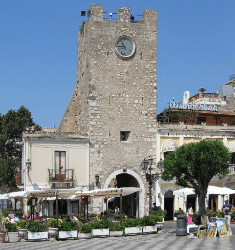 Torre dell'Orologio e Porta di mezzo Torre dell'Orologio e Porta di mezzo